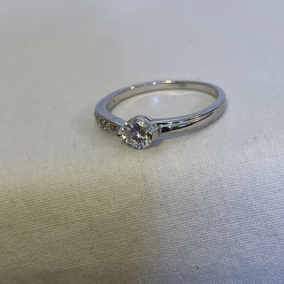 Shining Silver Tone Clear Stone Solitaire with 5 Side Stones Ring Size 8.75 - Picture 11 of 12